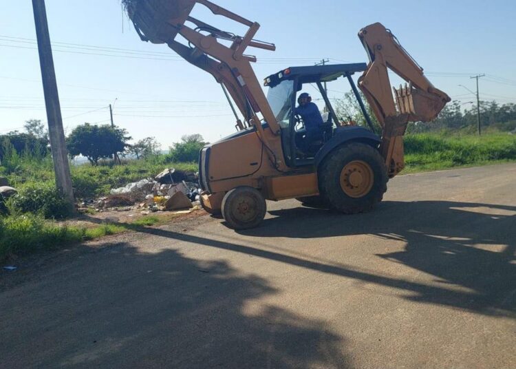 Equipes da Prefeitura de Hortolândia concluem a retirada de lixo e entulho descartados irregularmente em três áreas públicas