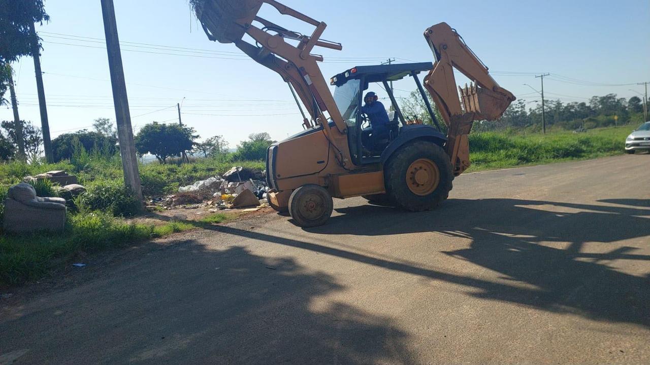 Equipes da Prefeitura de Hortolândia concluem a retirada de lixo e entulho descartados irregularmente em três áreas públicas