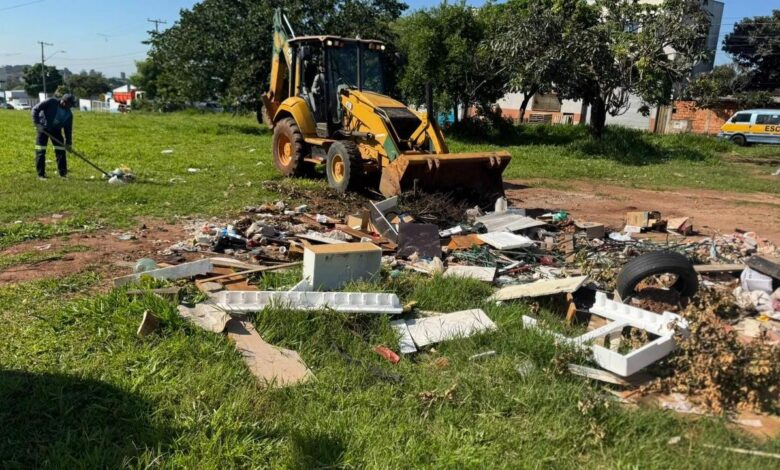 Equipes da Prefeitura de Hortolândia retiram, mais uma vez, entulho descartado irregularmente no Jd. Santiago