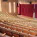 Espetáculo sendo realizado no palco do Teatro do Centro de Convivência Cultural