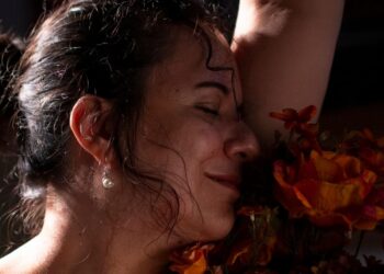 Keyla Ferrari expressa sua visão sobre viver com câncer pela arte e dança