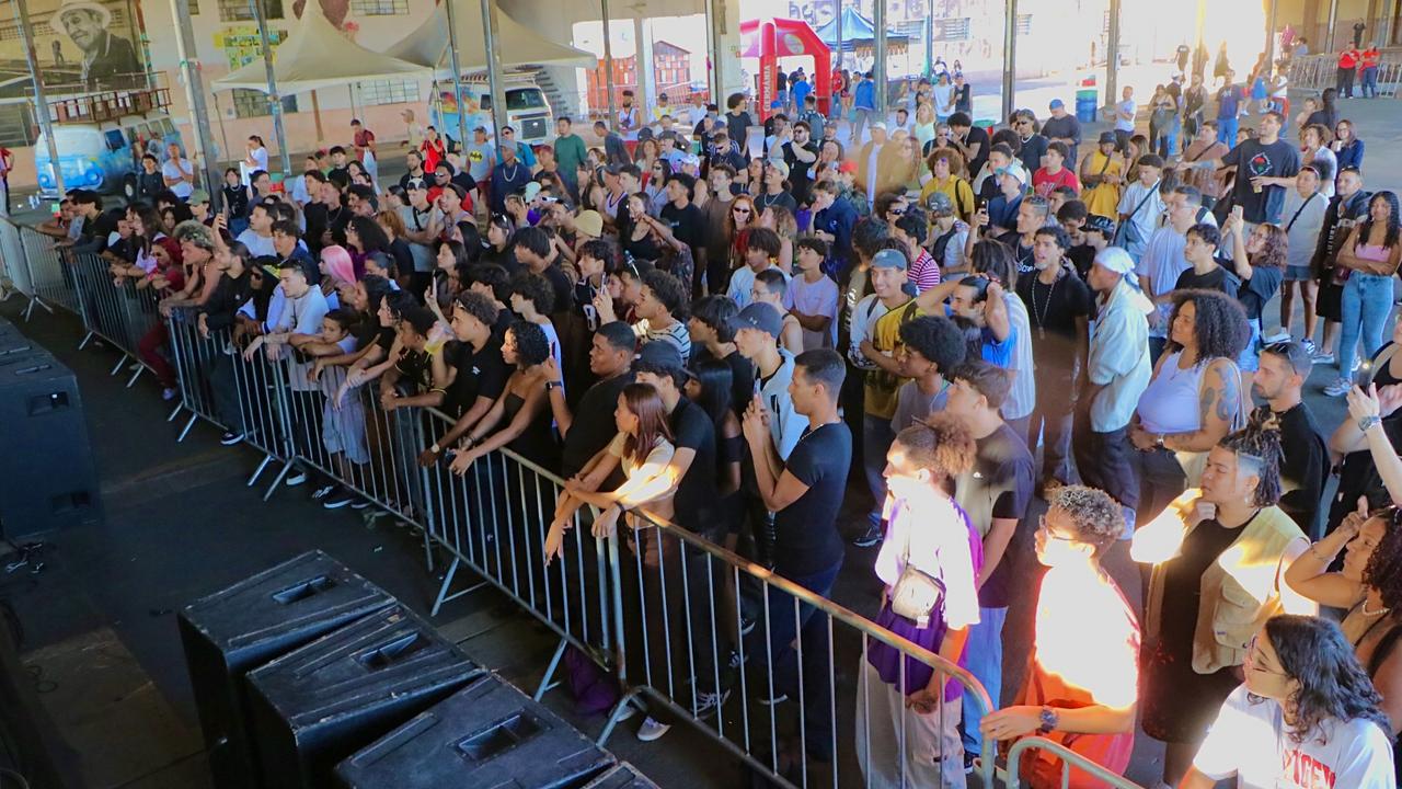Público participa de evento na Estação Cultura; espaço com 100 vagas de estacionamento