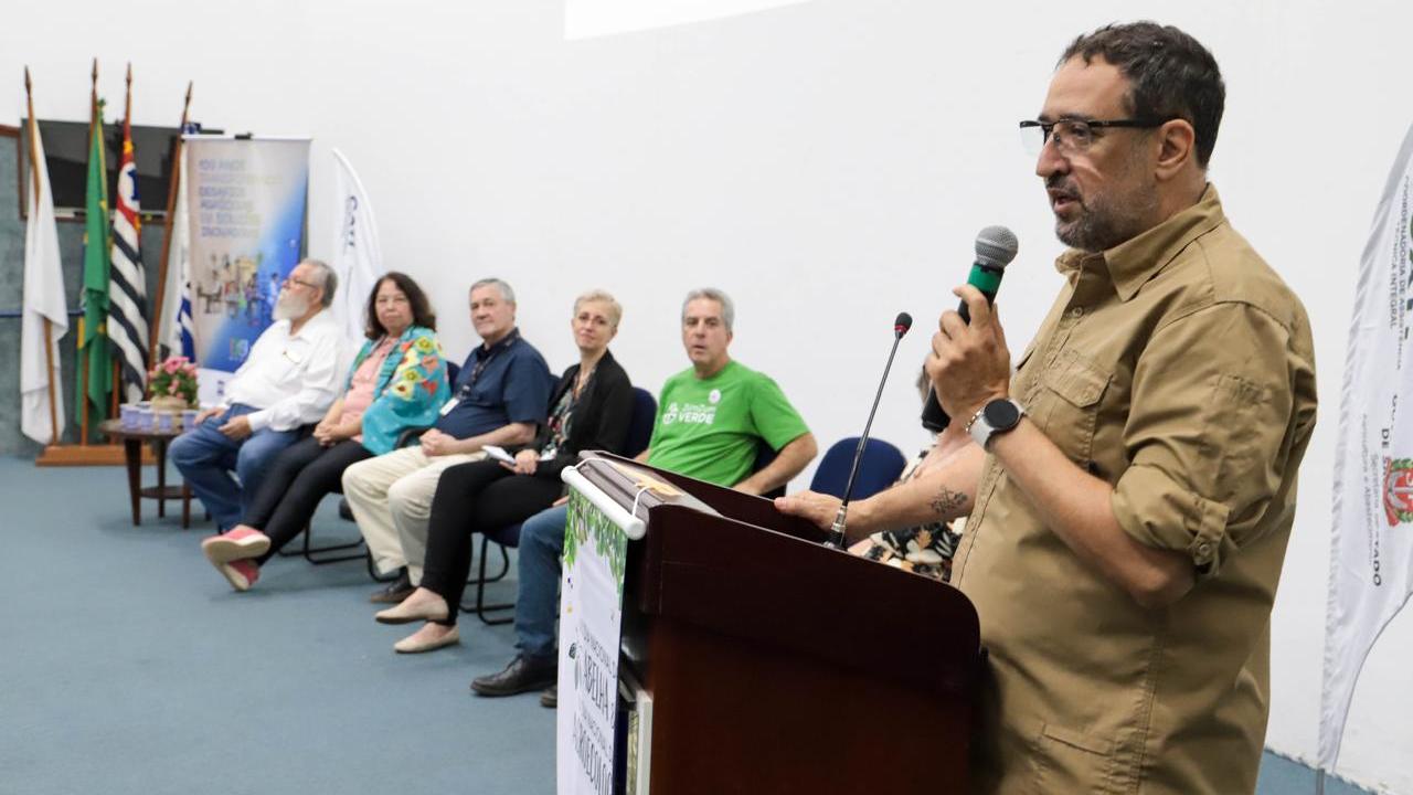 Rodrigo Pires destaca a importância das abelhas para biodiversidade e ecossistemas