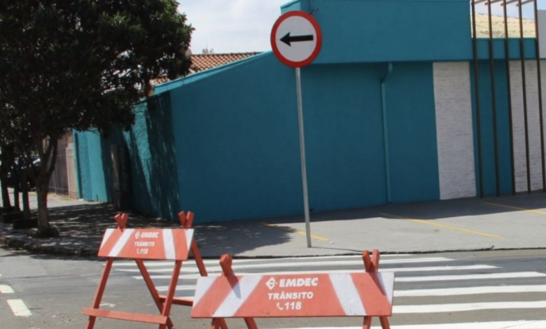 Interdição da rua Arquiteto José Augusto Silva entre os números 1.040 e rua João Vedovello