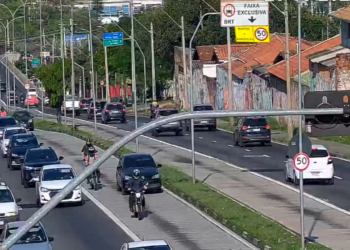Câmeras permitem giro de 360 graus e há sinalização de alerta nas aproximações