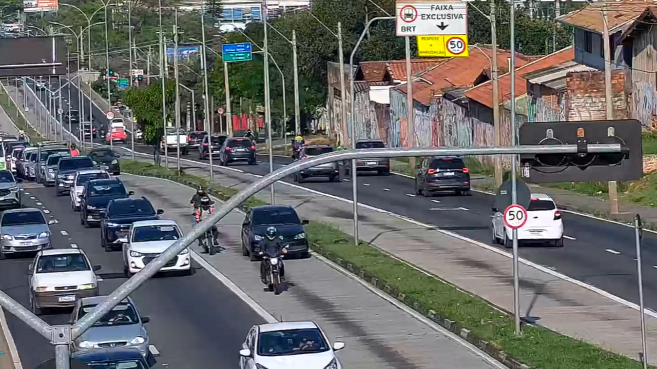Câmeras permitem giro de 360 graus e há sinalização de alerta nas aproximações