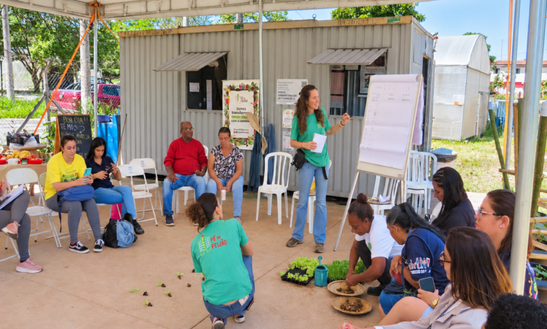 Profissionais e lideranças do Campo Grande em workshop sobre hortas comunitárias no Jardim Florence