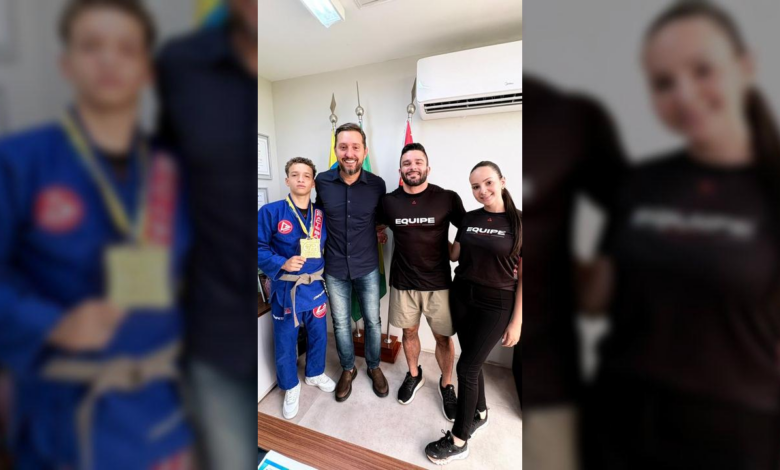 Hortolandense campeão paulista de jiu-jitsu celebra conquista no Paço Municipal