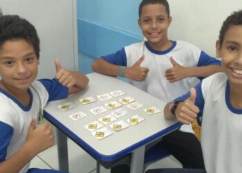 Jogo da Memória: Sinais de Trânsito