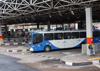 Linhas 136, 153, 171 e 249 atendendo no ponto na baia externa do Terminal Central
