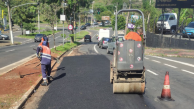 Secretaria de Serviços Públicos mantém frentes contínuas de manutenção e limpeza em diversas regiões do município, como a recuperação asfáltica