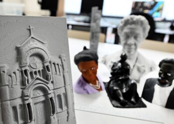 Modelos táteis 3D sobre personalidades e monumentos