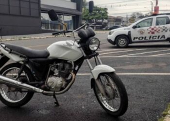 Abordagem durante a madrugada termina com dois presos e moto apreendida em Sumaré