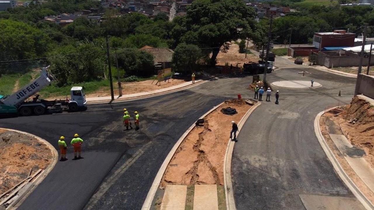 Nova rotatória no Jd. Nova Europa é asfaltada