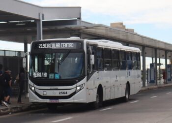 Nos terminais fechados, acesso gratuito vai ocorrer pelos portões laterais e embarque dos passageiros nos ônibus será pelas portas traseiras