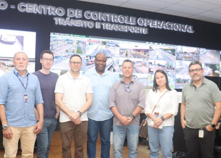 Gestão dos equipamentos semafóricos e monitoramento de tráfego no CCO da Emdec