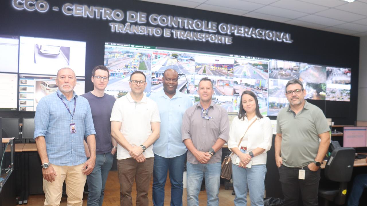 Gestão dos equipamentos semafóricos e monitoramento de tráfego no CCO da Emdec