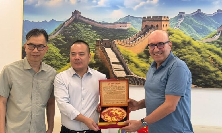 Dário em reunião no escritório de Campinas em Fuzhou
