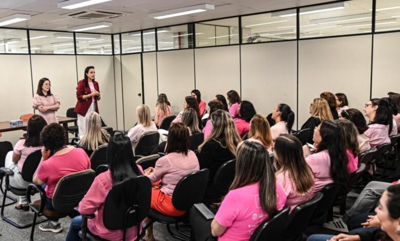 Palestra foi conduzida pela mastologista e ginecologista Andréa Juliana Laureano