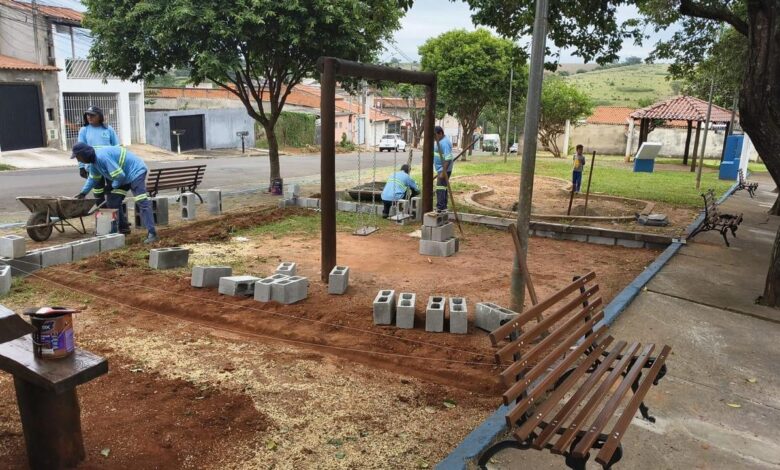 Prefeitura acelera revitalização na praça da na rua Cruz e Souza, no Jardim Amanda
