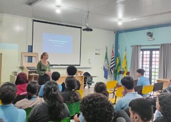 Procon de Hortolândia orienta jovens patrulheiros com palestra sobre o direito dos consumidores