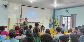 Procon de Hortolândia orienta jovens patrulheiros com palestra sobre o direito dos consumidores