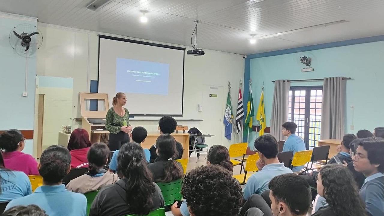 Procon de Hortolândia orienta jovens patrulheiros com palestra sobre o direito dos consumidores