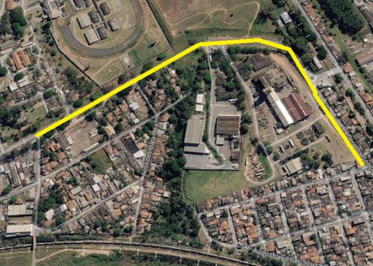Trecho da antiga estrada de Monte Mor com pavimento a ser renovado