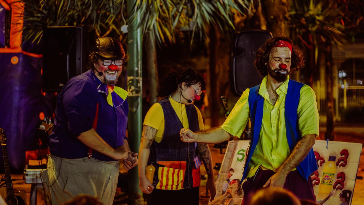 Trupe desenvolve ações de circo e teatro de rua em espaços públicos das periferias de Campinas