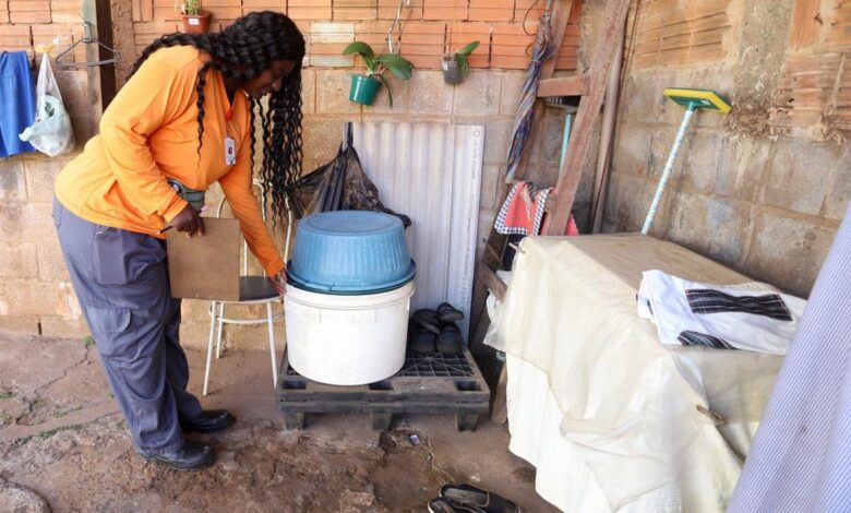 Evitar acúmulo de água em latas e pneus para controlar mosquito