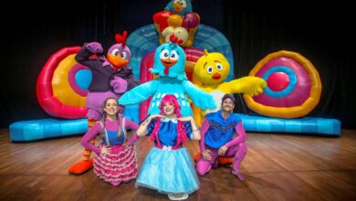 Canções da Galinha Pintadinha com música, dança, humor e interação no palco