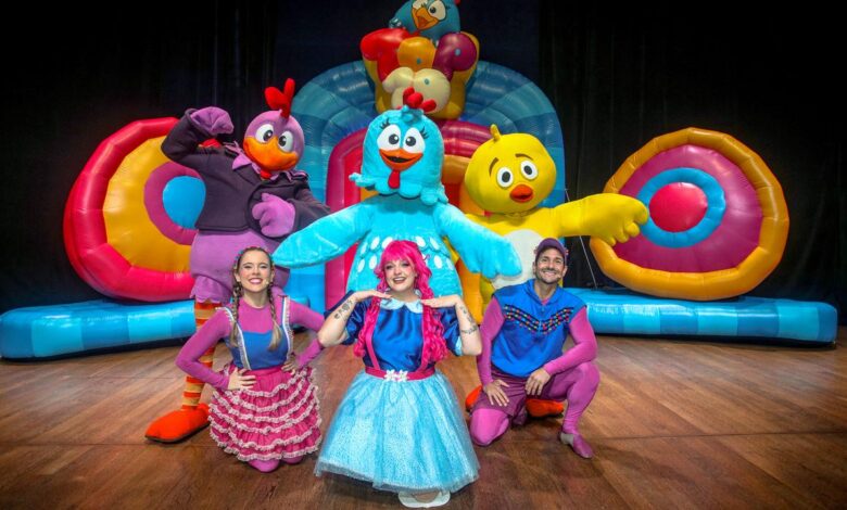 Canções da Galinha Pintadinha com música, dança, humor e interação no palco